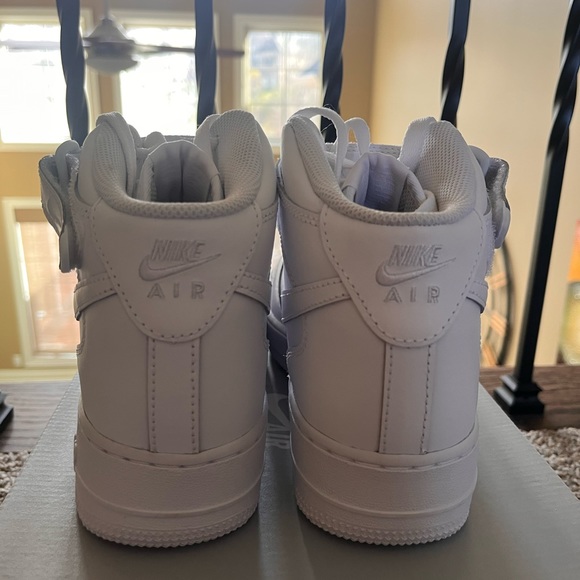 Youth Air Force 1 Mid (BRAND NEW!) - Picture 4 of 4